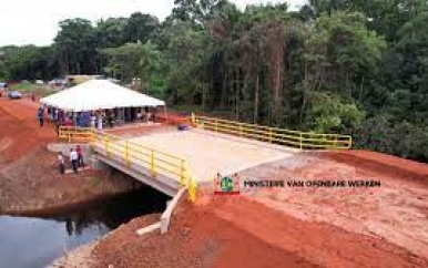 Brug over Patamakakreek in gebruik genomen