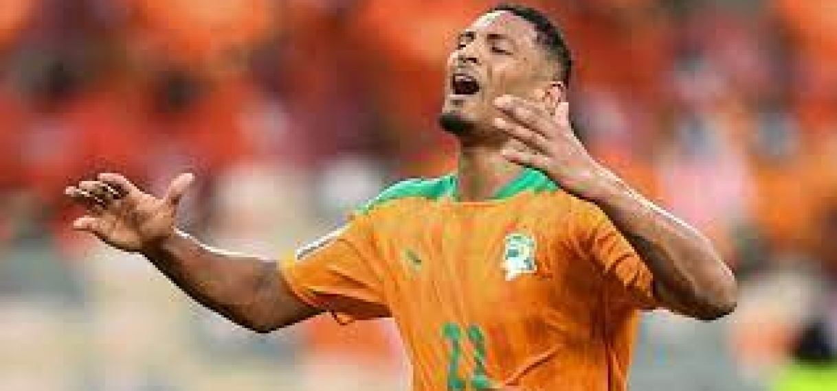 Keepersblunder kost Haller heldenrol, titelverdediger Algerije in problemen