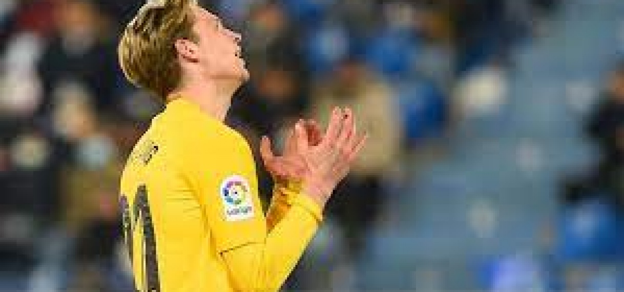 Xavi verdedigt matchwinner De Jong: ‘Het shirt van Barça is 20 kilo zwaarder’