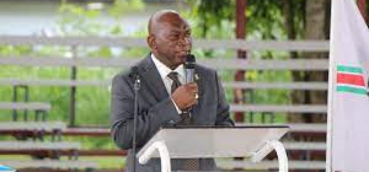 Minister Amoksi keurt hardhandige aanpak agenten af