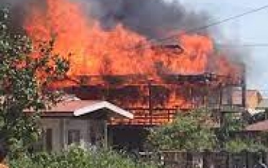 zes personen dakloos door woningbrand