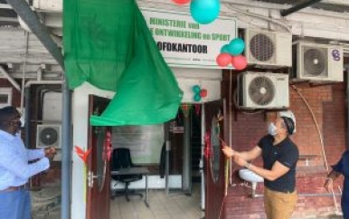 Onthulling naambord ministerie van Regionale Ontwikkeling en Sport