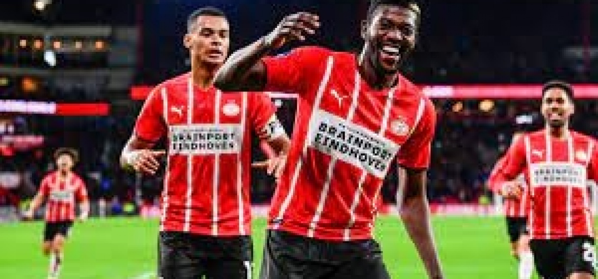 PSV verzekert zich van miljoenen door verlengde deal met hoofdsponsors