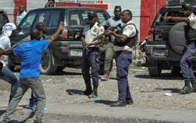 Haïtiaanse politie opent vuur op demonstranten, één journalist gedood
