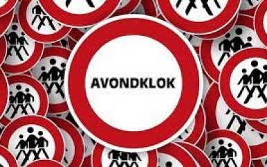 AVONDKLOK BLIJFT GEHANDHAAFD
