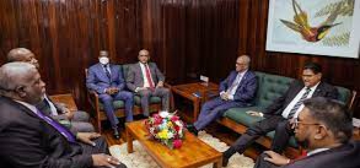 President Santokhi vertrokken naar Guyana