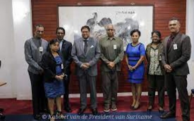President Santokhi installeert stuurgroep traditionele medische systemen