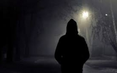 Man in woning verrast door criminelen