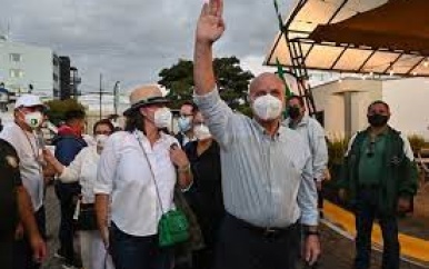 Voormalig president Figueres neemt vroege voorsprong in peilingen Costa Rica