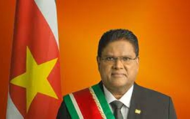 President gaat in op kritiek jaardagdans
