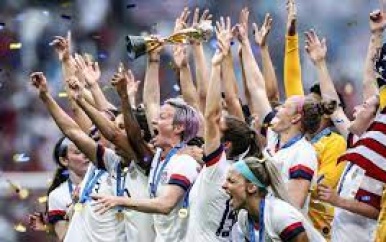Amerikaanse voetbalsters dwingen gelijke betaling tussen mannen en vrouwen af