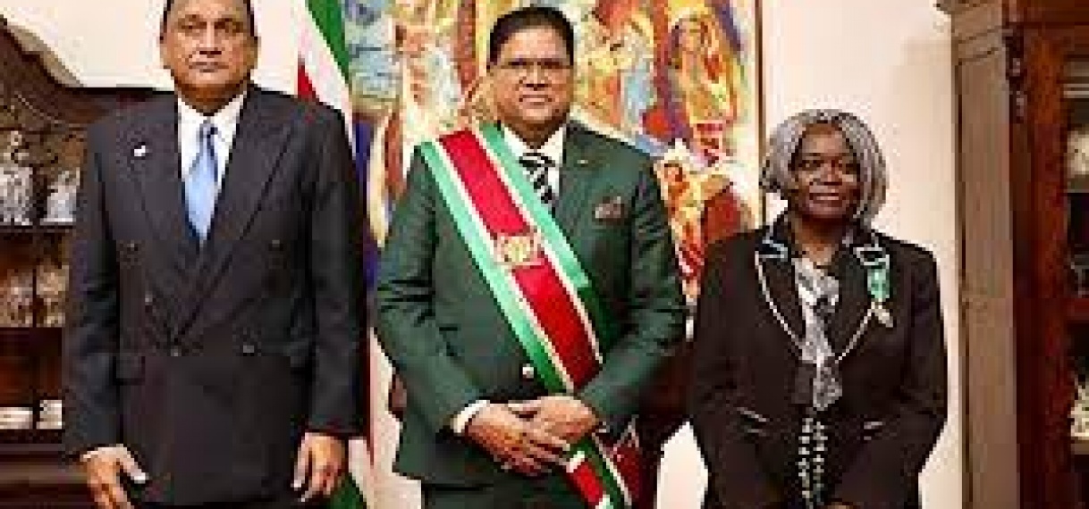 Henri Ori en Fidelia Graand-Galon door president Santokhi beëdigd tot ambassadeur van Suriname in Frankrijk en Ghana