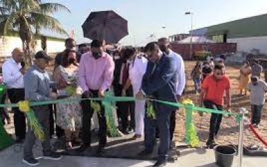 Ramadhin opent eigen haven in Nickerie