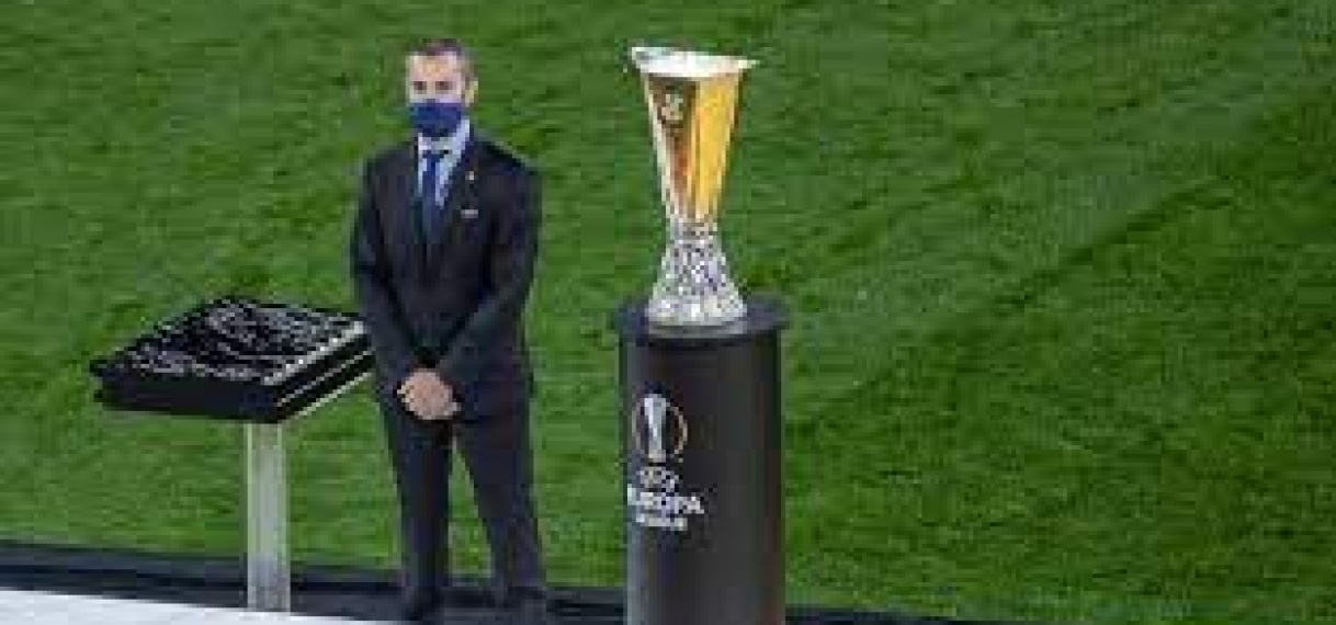 Gunstige loting voor Van Bronckhorst, Bosz naar Porto, Barça-Galatasaray