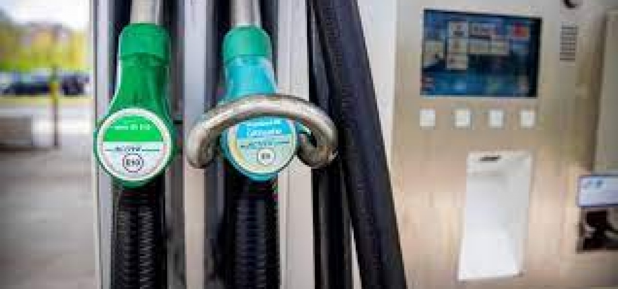 Benzineprijs stijgt hard door: dinsdag boven de 2,40 euro per liter