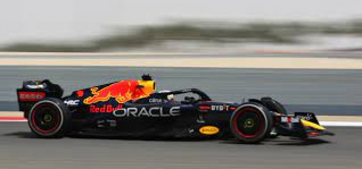 Verstappen rijdt 45 ronden in Bahrein, auto Latifi vat vlam tijdens ochtendsessie