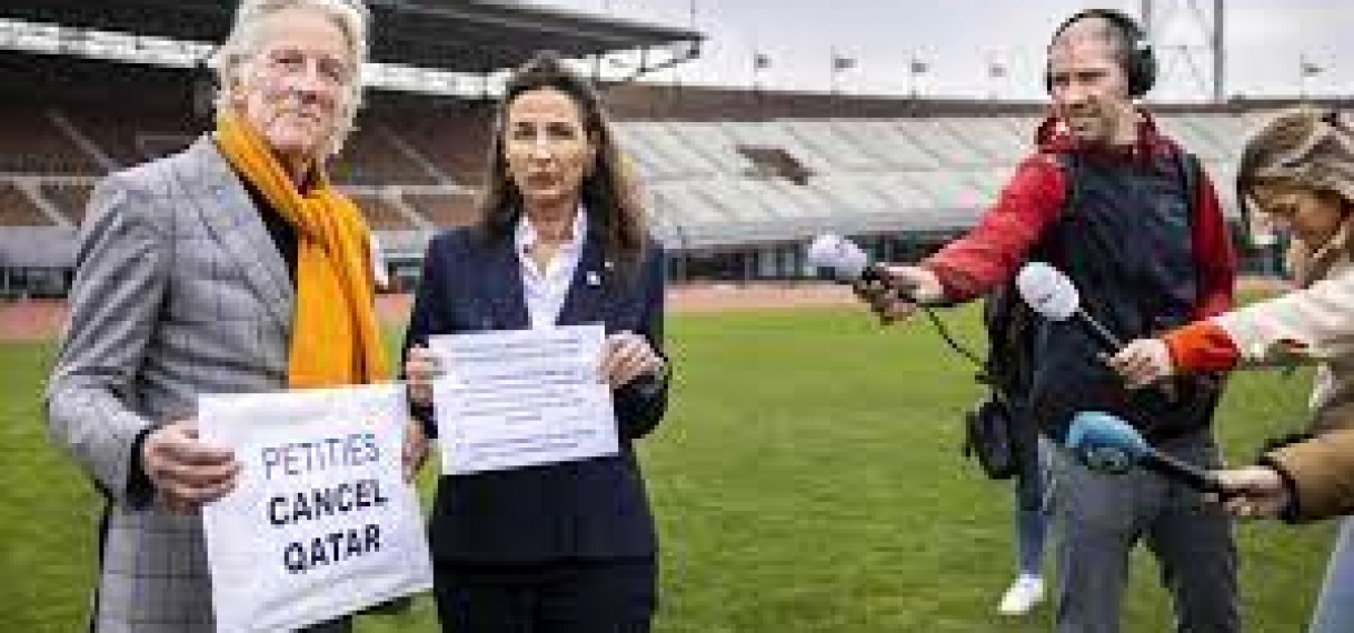 KNVB neemt petitie tegen WK in Qatar aan: ‘Maar een boycot werkt tegengesteld’
