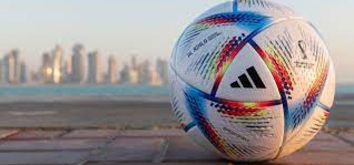 Bal voor WK in Qatar gepresenteerd: deel van opbrengst gaat naar goed doel