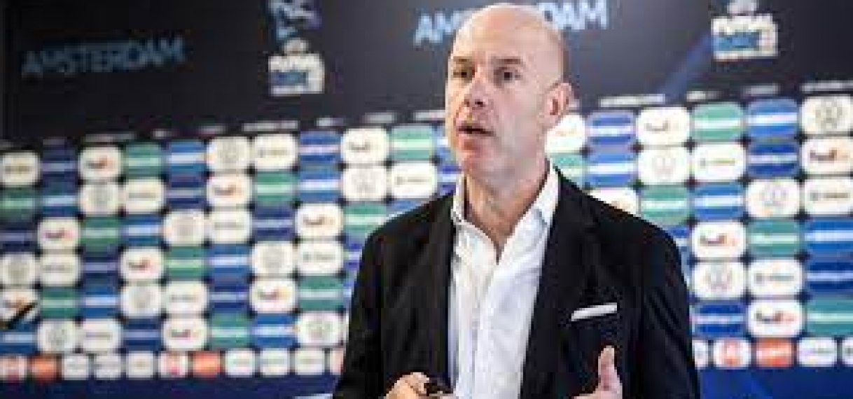 KNVB praat met voetbalbond Qatar over kritiek Van Gaal op toewijzing WK