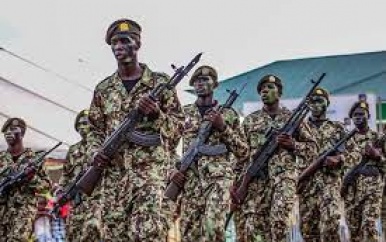 Wet militair uniform met 32 algemene stemmen aangenomen