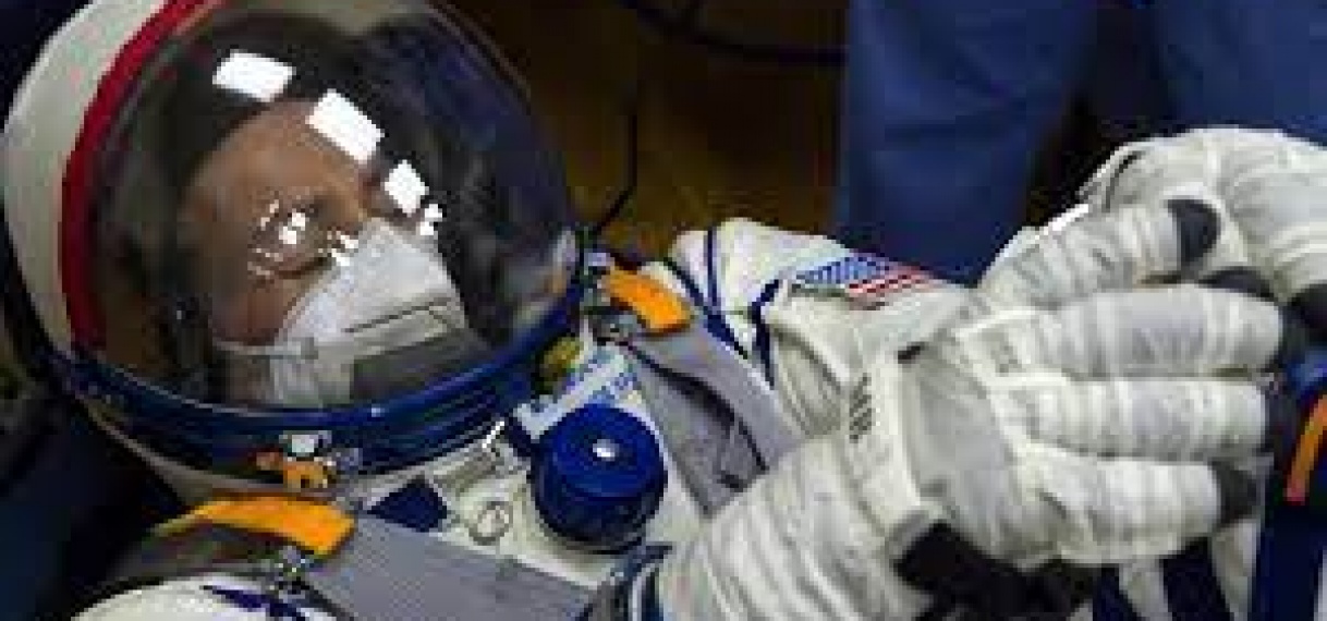 Amerikaanse astronaut landt veilig op aarde met Russische capsule na jaar in ISS