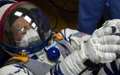 Amerikaanse astronaut landt veilig op aarde met Russische capsule na jaar in ISS