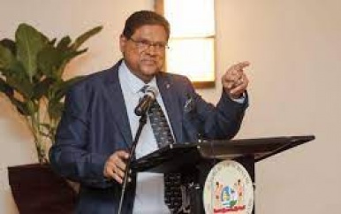 President Santokhi rekent op nationalisme Surinamers voor opbloei economie