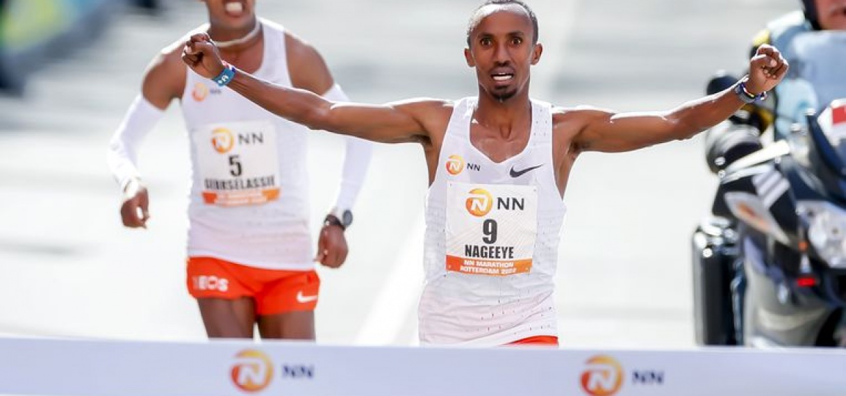 Nageeye eerste Nederlandse winnaar marathon Rotterdam, ook toptijd Brinkman