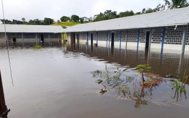 Schoolleiders binnenland gaan pas bij lage waterstand terug naar hun dorp