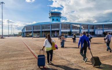 Man zonder geldig rijbewijs staande gehouden op de J.A.P. luchthaven