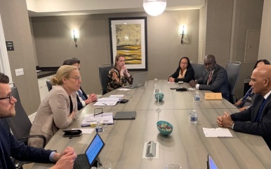 Minister Achaibersing heeft overleg met Nederlandse collega Kaag