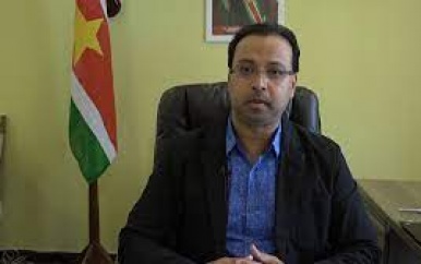 Minister Nurmohamed: “wateroverlast los je niet op binnen een jaar”