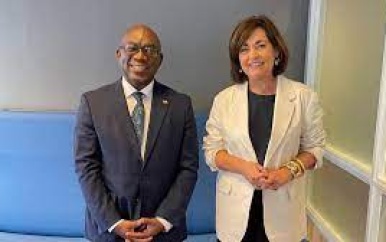 Minister Amoksi bezoekt College voor de rechten van de Mens