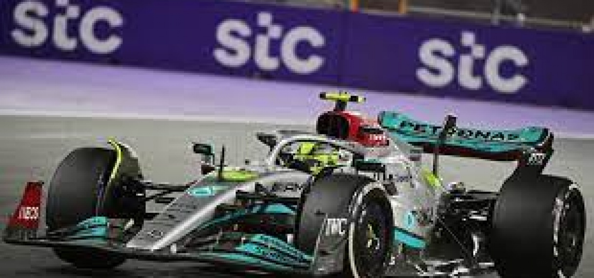 Wolff denkt niet dat nieuwe achtervleugel ‘magische oplossing’ is voor Mercedes