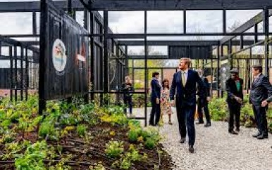 Koning Willem-Alexander bezoekt Suriname Paviljoen op Floriade Expo