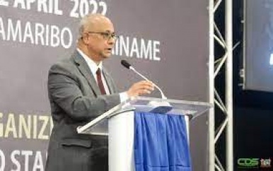 Minister Ramdin voert overleg met vice-premier Chang van Jamaica