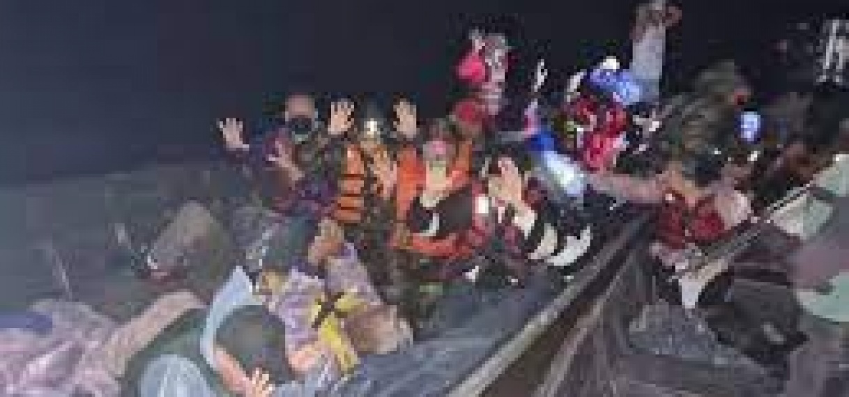 Boot met illegalen en 20 kilo kwik uit Suriname onderschept op Oiapoque rivier bij de grens Brazilië enFrans-Guyana