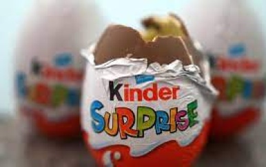 Salmonella aangetroffen in Kinder Surprise uit België: ‘Ook onderzoek in Nederland’