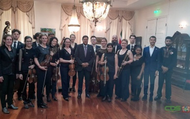 Hollandse Baroque orkest treedt op voor president Santokhi