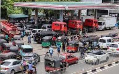 Sri Lanka heeft nog benzine voor één dag volgens nieuwe premier