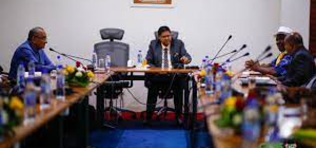 Granman Aboikoni bespreekt situatie wateroverlast met president Santokhi