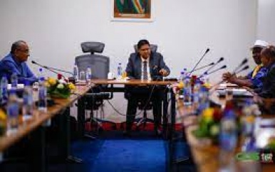 Granman Aboikoni bespreekt situatie wateroverlast met president Santokhi