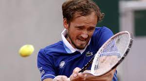Medvedev begint Roland Garros met zijn eerste gravelzege van het jaar