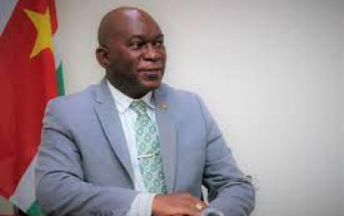 Bezoek minister Kenneth Amoksi MULO Latour 2
