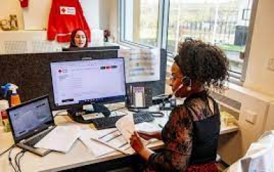 Rode Kruis krijgt ruim 14.000 berichten op WhatsApp-hulplijn voor Oekraïners