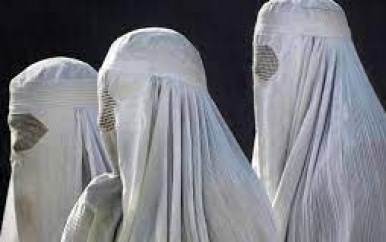 Vrouwen in Afghanistan moeten van Taliban weer boerka dragen in het openbaar