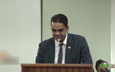 Minister Ramadhin gaat in op vragen van DNA-leden