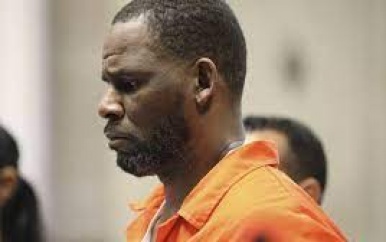Minimaal 25 jaar celstraf geëist tegen ‘roofzuchtige’ R. Kelly