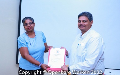 Contractondertekening mangrove rehabilitatie Weg naar Zee