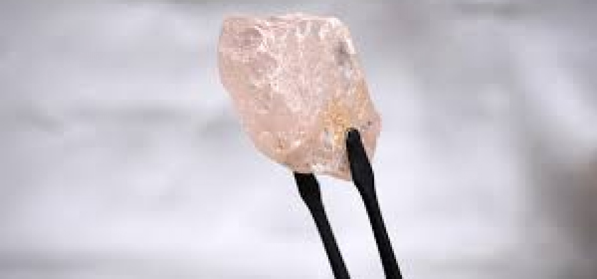 Zeldzame roze diamant in Angola gevonden: grootste vondst in driehonderd jaar